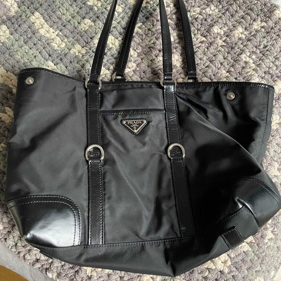 LARGE PRADA NYLON TOTE BACK - Picture 1 of 1